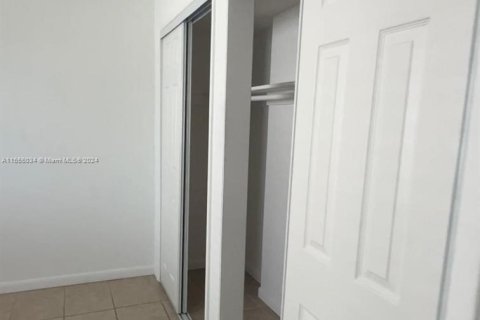 Copropriété à louer à Hialeah, Floride: 2 chambres, 91.04 m2 № 1355352 - photo 11