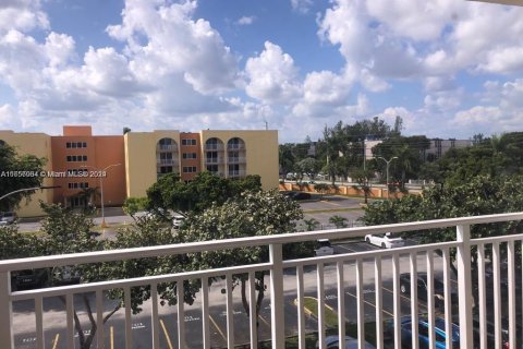 Condominio en alquiler en Hialeah, Florida, 2 dormitorios, 91.04 m2 № 1355352 - foto 22