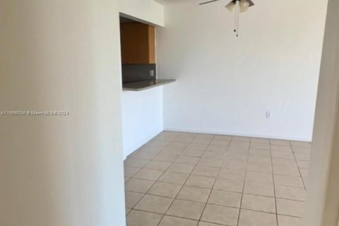 Condominio en alquiler en Hialeah, Florida, 2 dormitorios, 91.04 m2 № 1355352 - foto 8