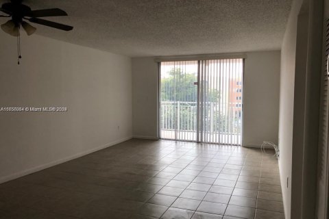 Copropriété à louer à Hialeah, Floride: 2 chambres, 91.04 m2 № 1355352 - photo 5