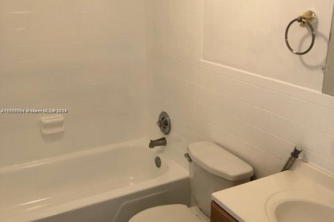 Condo in Hialeah, Florida, 2 bedrooms  № 1355352 - photo 14