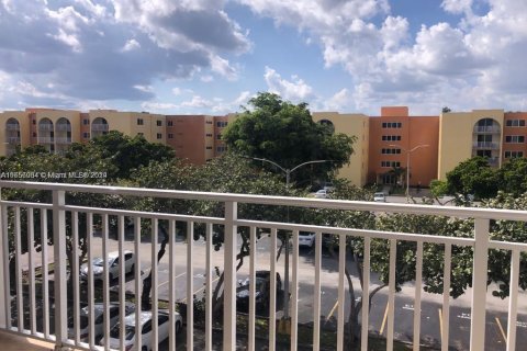 Copropriété à louer à Hialeah, Floride: 2 chambres, 91.04 m2 № 1355352 - photo 23