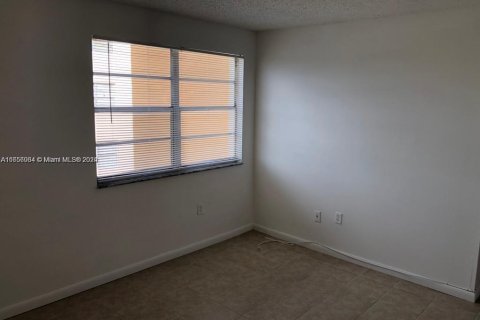 Copropriété à louer à Hialeah, Floride: 2 chambres, 91.04 m2 № 1355352 - photo 17