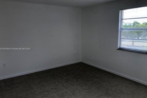 Condo in Hialeah, Florida, 2 bedrooms  № 1355352 - photo 20