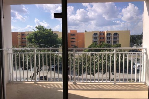 Condominio en alquiler en Hialeah, Florida, 2 dormitorios, 91.04 m2 № 1355352 - foto 21