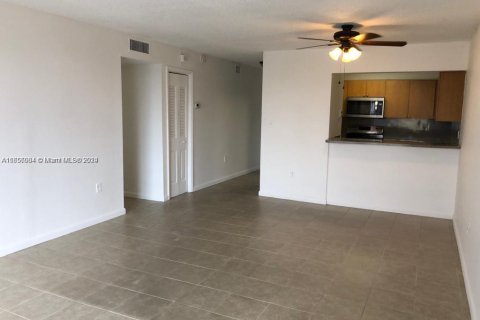 Condominio en alquiler en Hialeah, Florida, 2 dormitorios, 91.04 m2 № 1355352 - foto 7