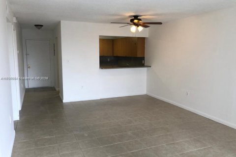 Copropriété à louer à Hialeah, Floride: 2 chambres, 91.04 m2 № 1355352 - photo 6