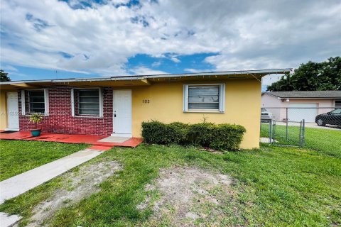 Villa ou maison à louer à Miami, Floride: 2 chambres, 156.08 m2 № 1355347 - photo 2