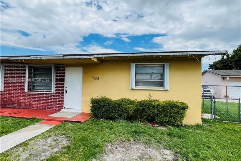 Villa ou maison à louer à Miami, Floride: 2 chambres, 156.08 m2 № 1355347 - photo 3