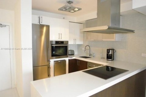 Condo in Miami Beach, Florida, 1 bedroom  № 1355348 - photo 16