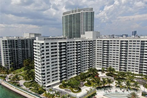 Condo in Miami Beach, Florida, 1 bedroom  № 1355348 - photo 12