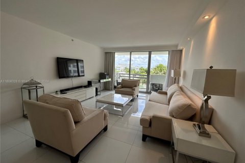 Condominio en alquiler en Miami Beach, Florida, 1 dormitorio, 69.4 m2 № 1355348 - foto 17