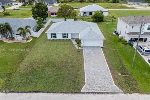 Villa ou maison à vendre à Cape Coral, Floride: 4 chambres, 164.16 m2 № 1402825 - photo 25