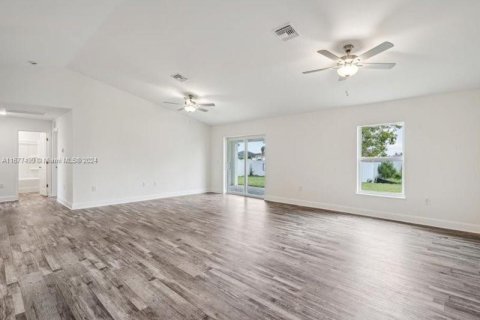 Villa ou maison à vendre à Cape Coral, Floride: 4 chambres, 164.16 m2 № 1402825 - photo 6