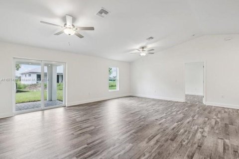 Villa ou maison à vendre à Cape Coral, Floride: 4 chambres, 164.16 m2 № 1402825 - photo 7