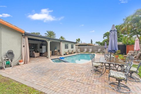 Casa en venta en Coral Springs, Florida, 5 dormitorios, 224.64 m2 № 994290 - foto 2