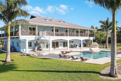 Villa ou maison à vendre à Stuart, Floride: 5 chambres, 506.32 m2 № 927340 - photo 2