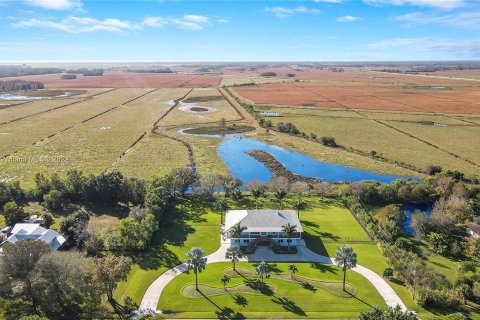 Villa ou maison à vendre à Stuart, Floride: 5 chambres, 506.32 m2 № 927340 - photo 15