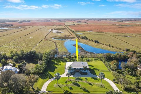 Villa ou maison à vendre à Stuart, Floride: 5 chambres, 506.32 m2 № 927340 - photo 4