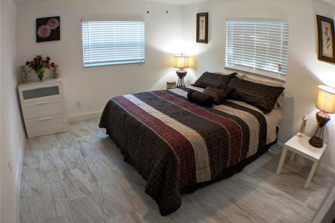 Apartment in Sarasota, Florida 2 bedrooms, 92.9 sq.m. № 439245 - photo 8