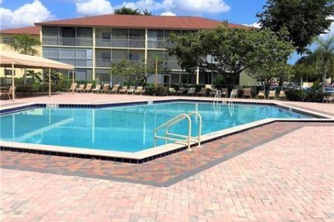 Condominio en venta en Pembroke Pines, Florida, 2 dormitorios, 88.54 m2 № 1152287 - foto 1
