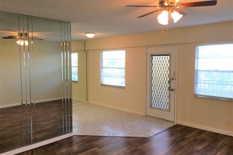 Condominio en venta en Pembroke Pines, Florida, 2 dormitorios, 88.54 m2 № 1152287 - foto 30