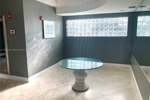 Condominio en venta en Miami Beach, Florida, 37.16 m2 № 1351875 - foto 4