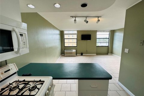 Condominio en venta en Miami Beach, Florida, 37.16 m2 № 1351875 - foto 8