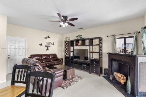 Casa en venta en Miami, Florida, 4 dormitorios, 230.77 m2 № 1351876 - foto 18