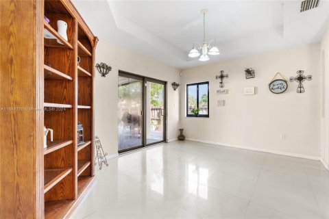 Casa en venta en Miami, Florida, 4 dormitorios, 230.77 m2 № 1351876 - foto 11