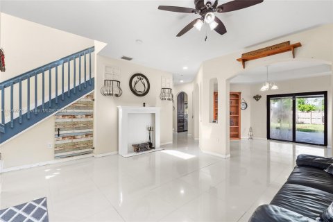 Casa en venta en Miami, Florida, 4 dormitorios, 230.77 m2 № 1351876 - foto 4