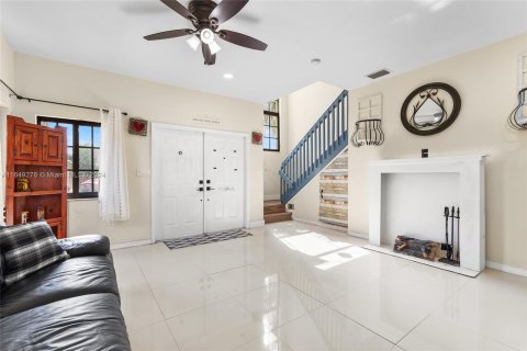 Villa ou maison à vendre à Miami, Floride: 4 chambres, 230.77 m2 № 1351876 - photo 6