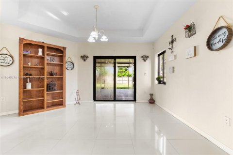 Casa en venta en Miami, Florida, 4 dormitorios, 230.77 m2 № 1351876 - foto 10