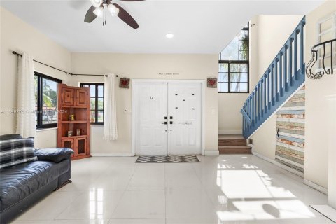 Casa en venta en Miami, Florida, 4 dormitorios, 230.77 m2 № 1351876 - foto 7