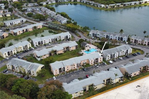 Condominio en alquiler en Homestead, Florida, 1 dormitorio, 63.64 m2 № 1351924 - foto 2