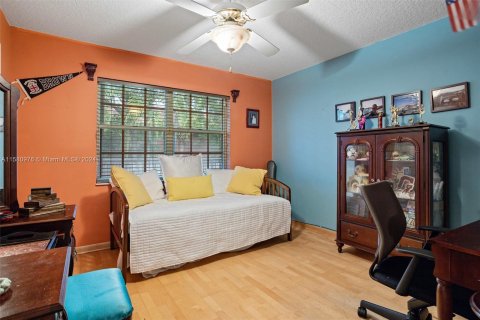 Casa en venta en Hialeah Gardens, Florida, 4 dormitorios, 233.74 m2 № 1160109 - foto 20