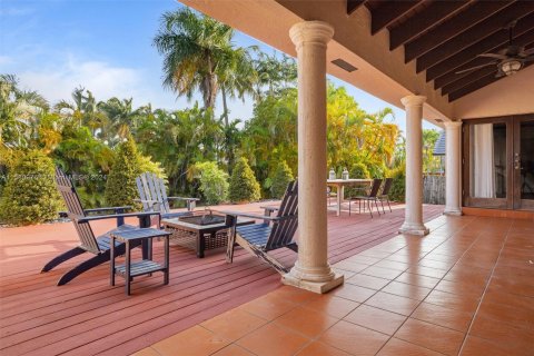 Casa en venta en Hialeah Gardens, Florida, 4 dormitorios, 233.74 m2 № 1160109 - foto 27