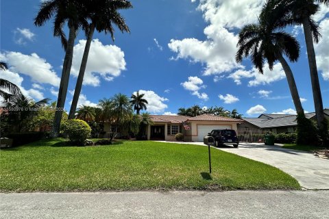 Casa en venta en Hialeah Gardens, Florida, 4 dormitorios, 233.74 m2 № 1160109 - foto 2