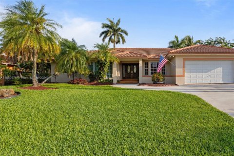 Casa en venta en Hialeah Gardens, Florida, 4 dormitorios, 233.74 m2 № 1160109 - foto 3