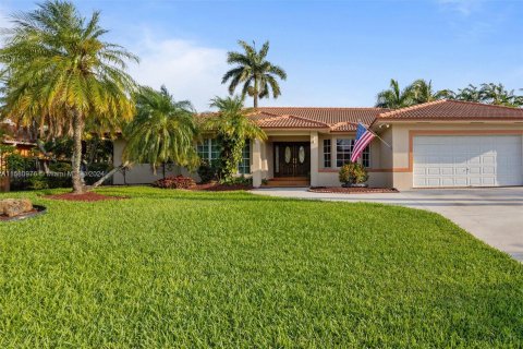 House in Hialeah Gardens, Florida 4 bedrooms, 233.74 sq.m. № 1160109 - photo 3