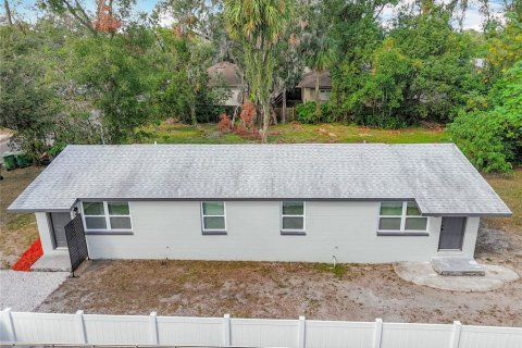 House in Tampa, Florida 4 bedrooms, 120.4 sq.m. № 1435907 - photo 8