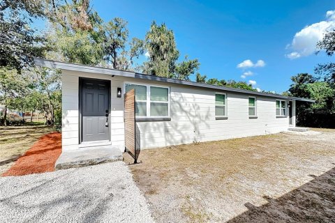 House in Tampa, Florida 4 bedrooms, 120.4 sq.m. № 1435907 - photo 1