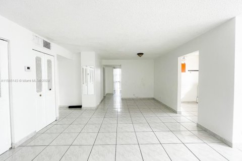 Купить кондоминиум в Санни-Айлс-Бич, Флорида 2 спальни, 83.05м2, № 1170811 - фото 3