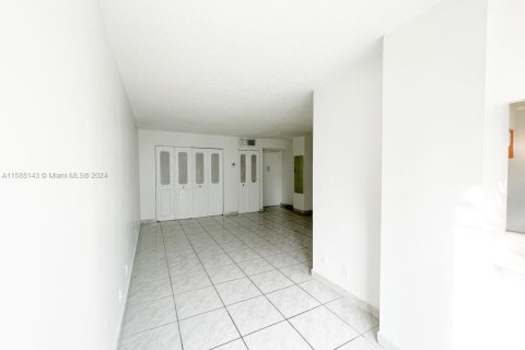 Condominio en venta en Sunny Isles Beach, Florida, 2 dormitorios, 83.05 m2 № 1170811 - foto 5