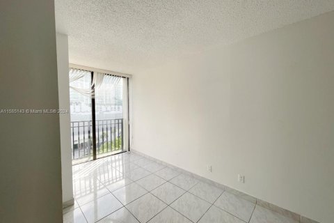 Copropriété à vendre à Sunny Isles Beach, Floride: 2 chambres, 83.05 m2 № 1170811 - photo 6