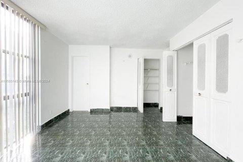 Condominio en venta en Sunny Isles Beach, Florida, 2 dormitorios, 83.05 m2 № 1170811 - foto 16