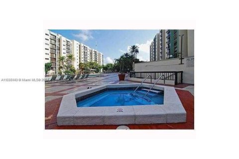 Condominio en venta en Sunny Isles Beach, Florida, 2 dormitorios, 83.05 m2 № 1170811 - foto 26