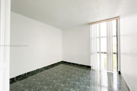 Copropriété à vendre à Sunny Isles Beach, Floride: 2 chambres, 83.05 m2 № 1170811 - photo 13