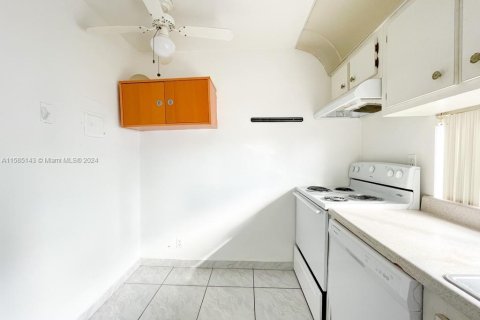 Condominio en venta en Sunny Isles Beach, Florida, 2 dormitorios, 83.05 m2 № 1170811 - foto 9