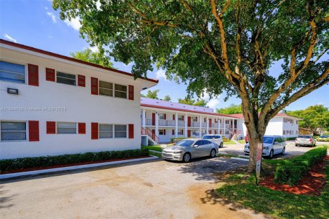 Propiedad comercial en venta en Coral Springs, Florida № 1215747 - foto 4